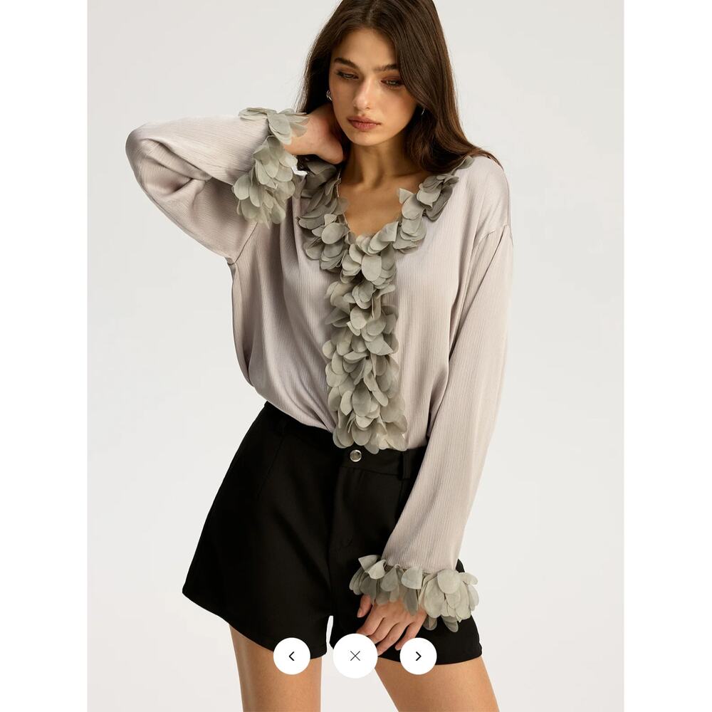 NWT Commense Floral Petal Trim V-Neck Shirt Sz L - Picture 2 of 7